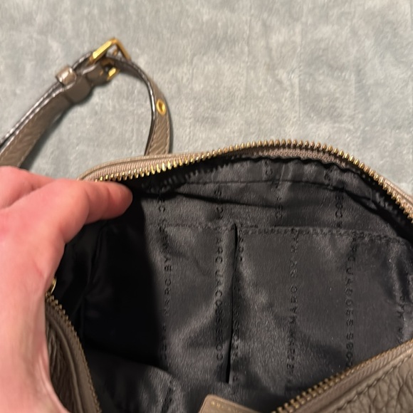 Marc by Marc Jacobs Brown Leather Purse, Adjustable Shoulder Strap, Black Inside - Picture 7 of 10